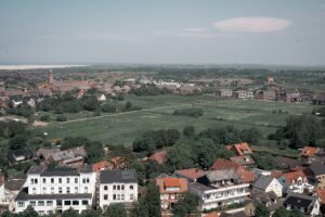 Mehr über den Artikel erfahren Regenschutz und Erholung: Ein Guide zu Regenponchos auf Borkum